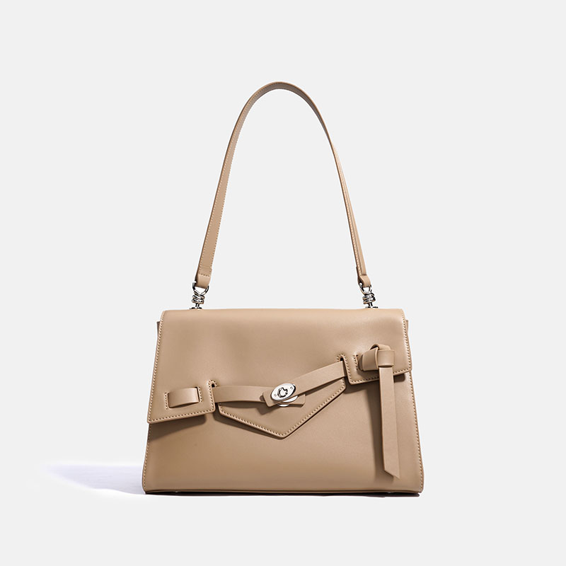 Minimalist Leather Messenger Bag – Structured Shoulder Purse