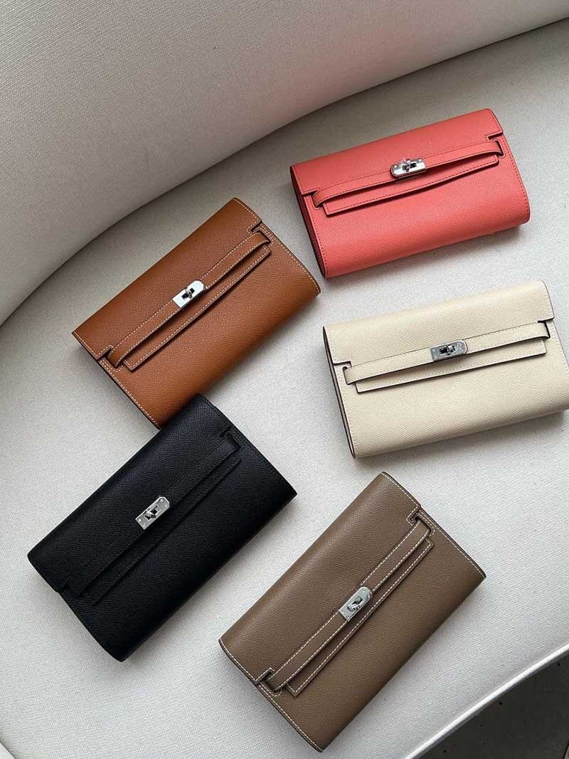 Elegant Wallet with Secure Metal Clasp Aurora-Bags