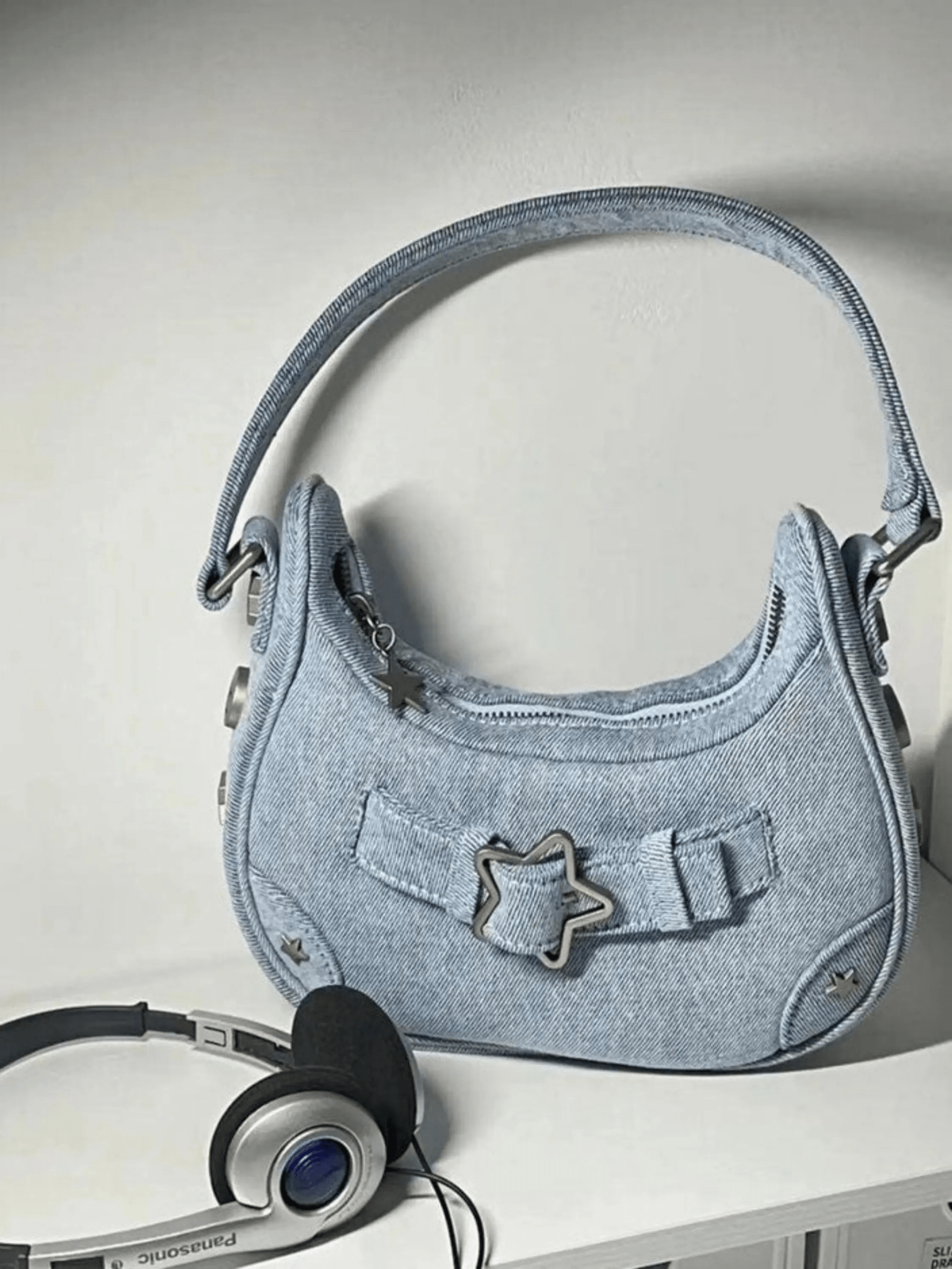 Luna | Star-Embellished Shoulder Bag with Modern Flair Feylen.com