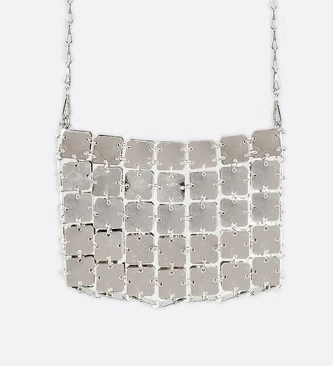 Mini chain-link bag with square metallic plates
