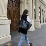 Vegan Leather Shopper Bag – Spacious Structured Tote with Minimalist Design